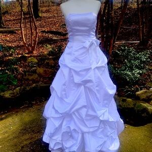 PROM- WEDDING- DEBUTANTE ready size 6 with all undergarments included